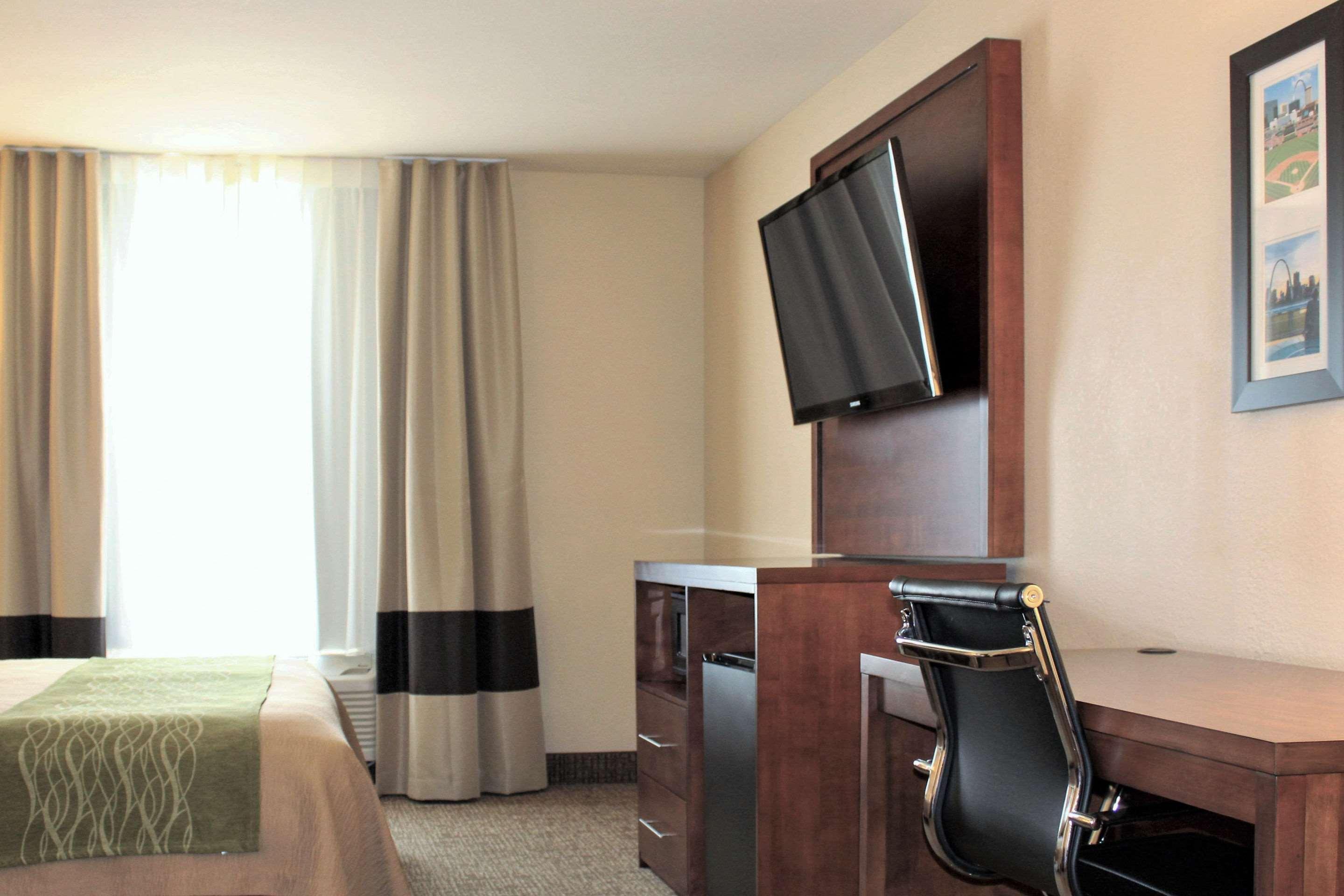 Comfort Inn & Suites St Louis - Chesterfield Exterior photo