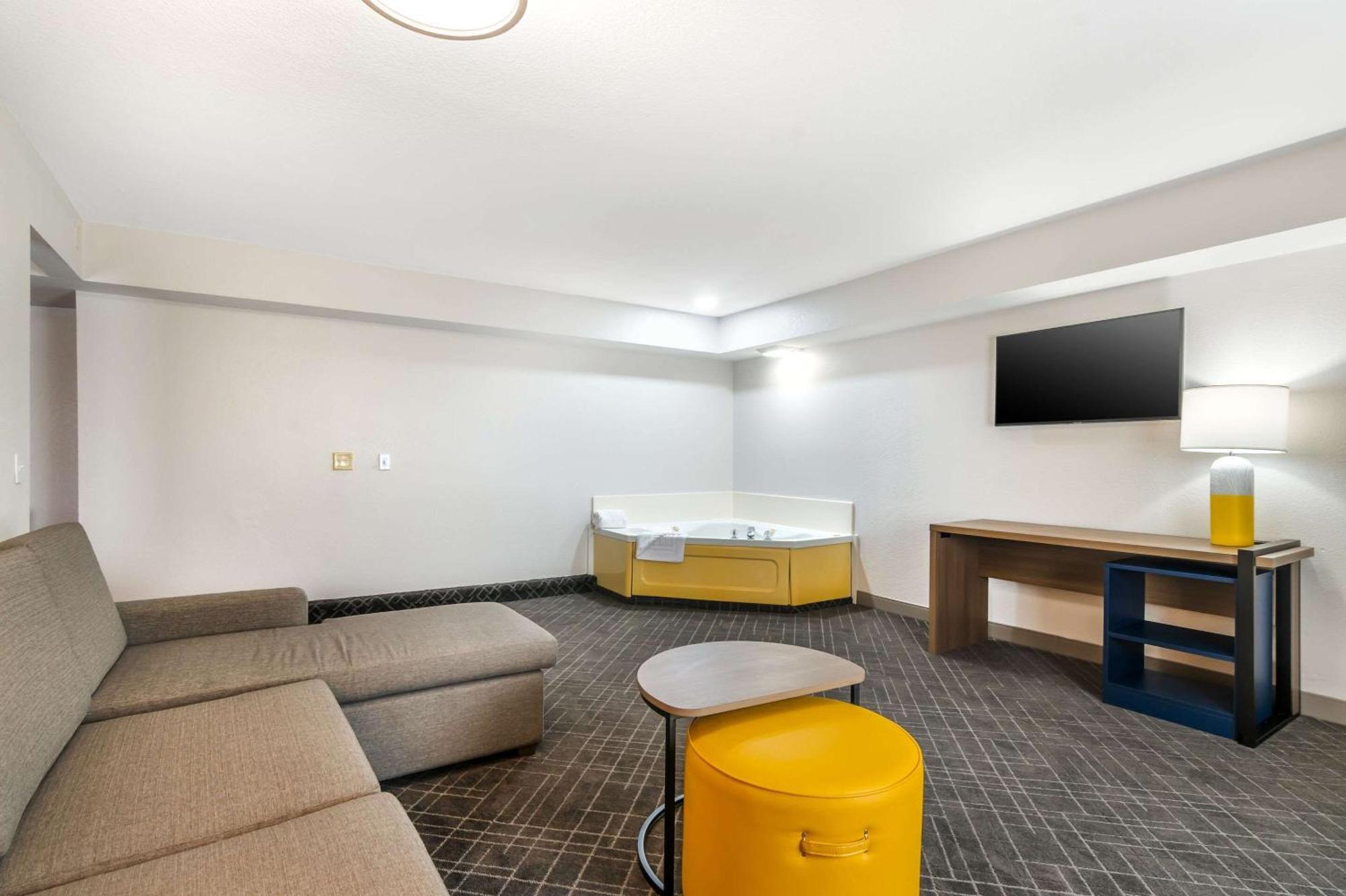 Comfort Inn & Suites St Louis - Chesterfield Exterior photo