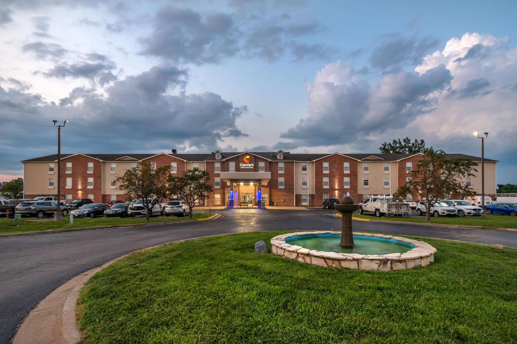 Comfort Inn & Suites St Louis - Chesterfield Exterior photo