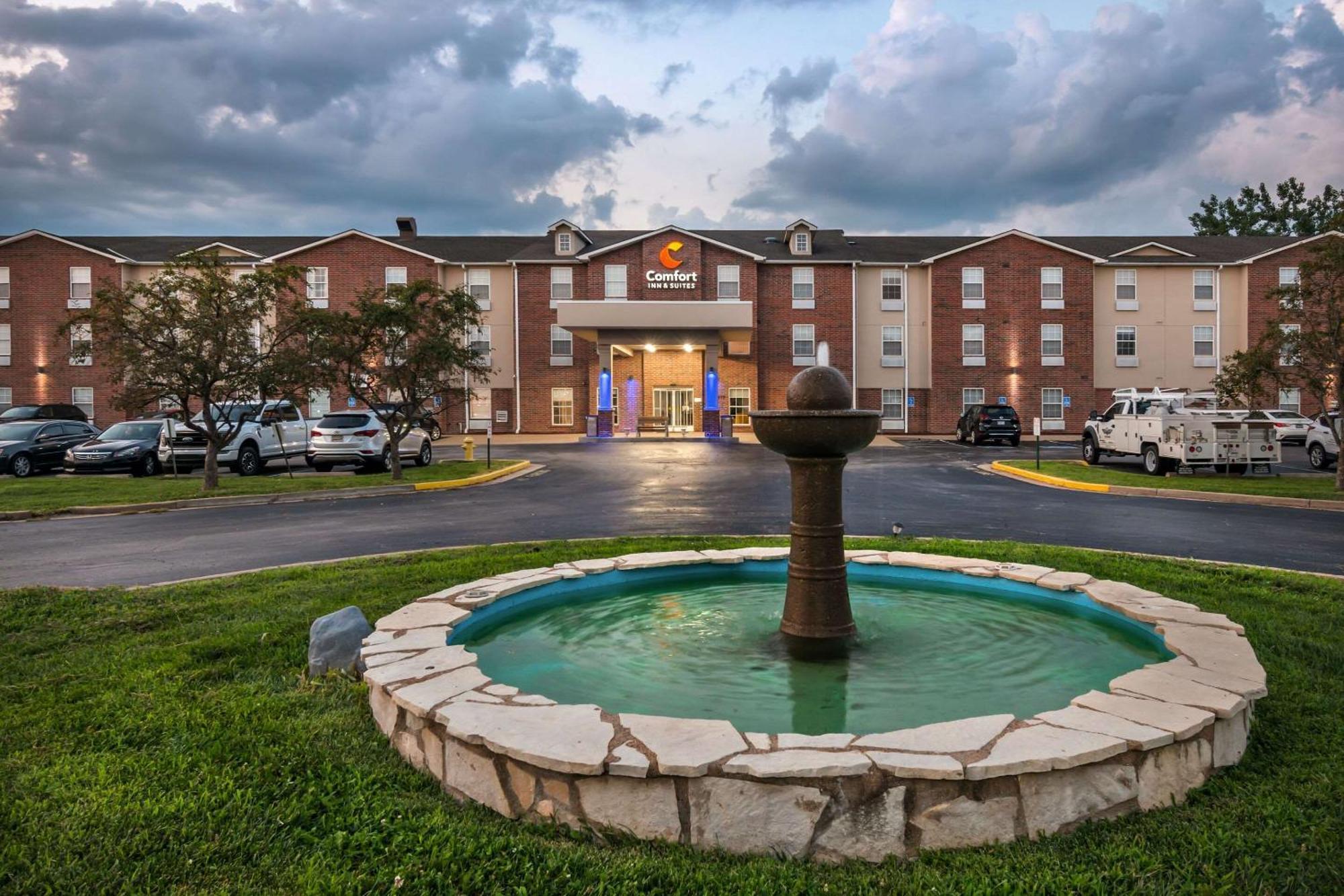 Comfort Inn & Suites St Louis - Chesterfield Exterior photo