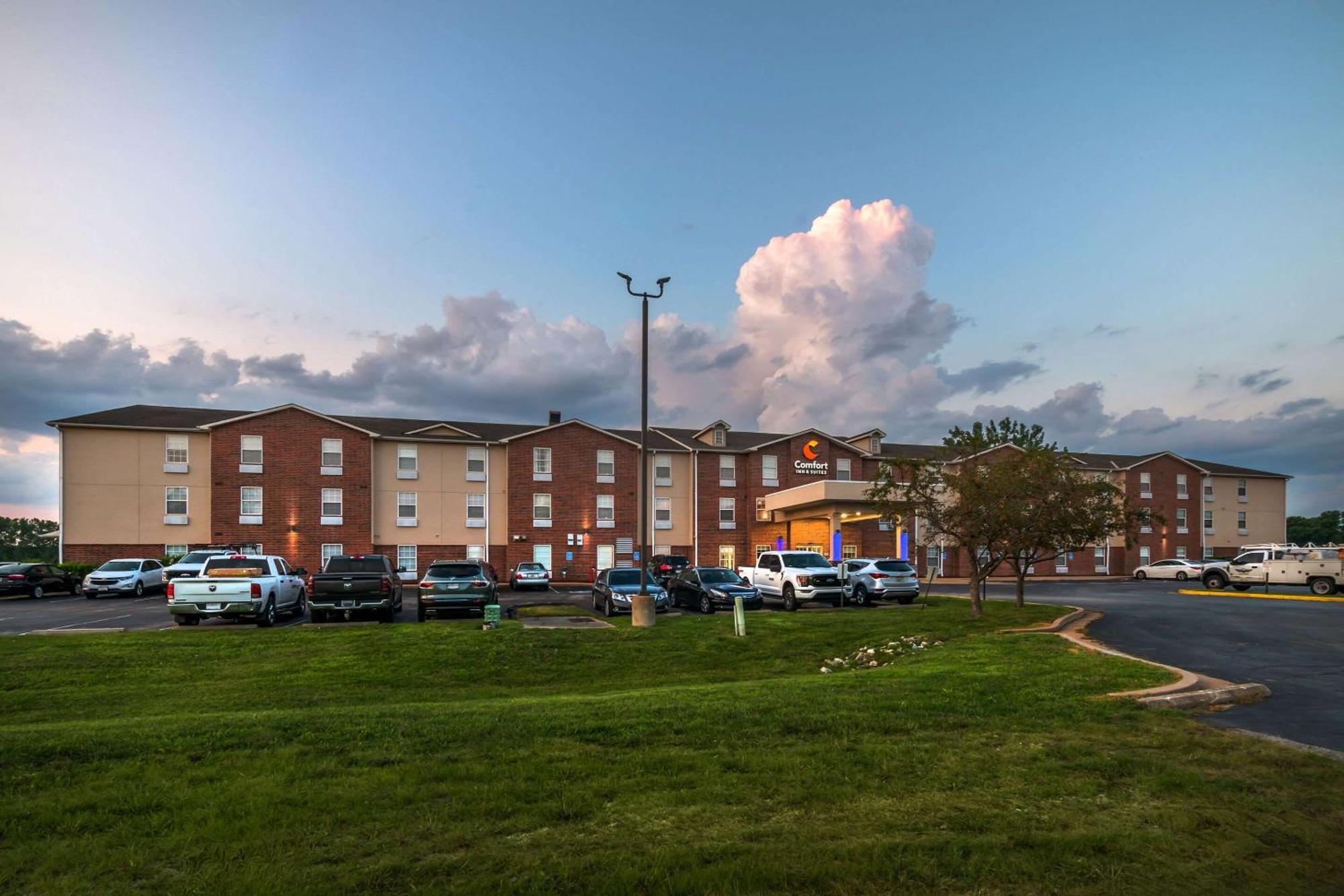 Comfort Inn & Suites St Louis - Chesterfield Exterior photo